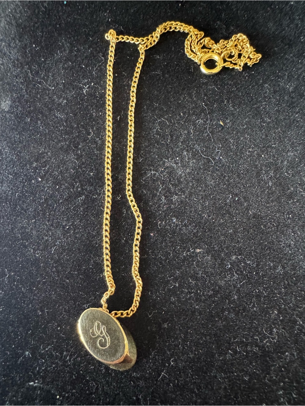 Gold Oval Engraved Initial Pendant Necklace - G - Picture 2 of 4